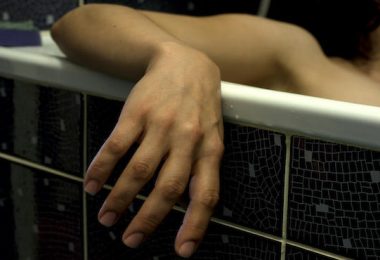 mujer en la bañera