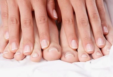 malos hábitos que causan hongos en los pies