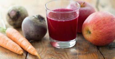 jugo de manzana, zanahoria y remolacha para subir los niveles de hemoglobina