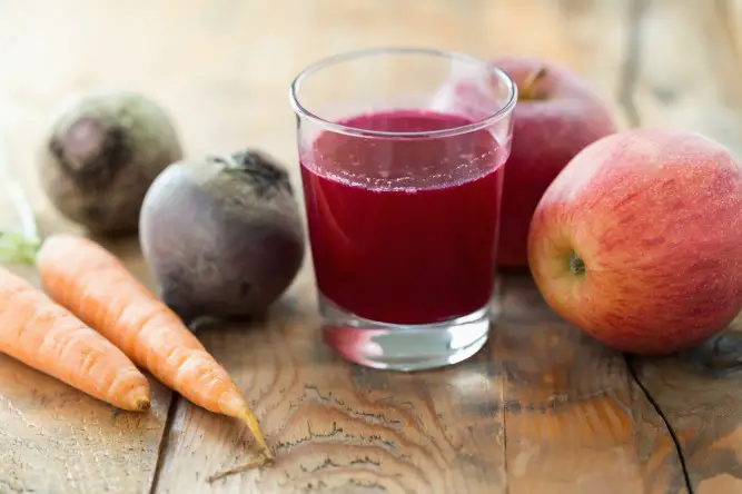 jugo de manzana, zanahoria y remolacha para subir los niveles de hemoglobina