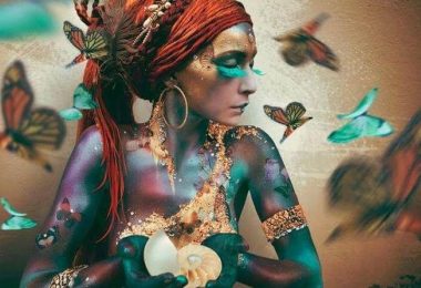 mujer libre de sus emociones