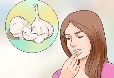 comiendo ajo para revertir las infecciones por hongos