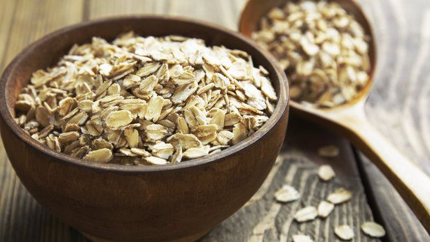 beneficios de la avena para tratar la distensión del abdomen