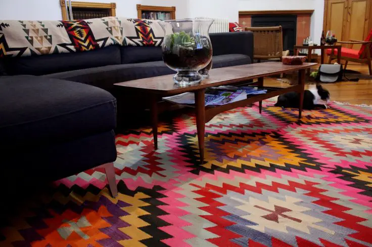 decorar con alfombras kilim