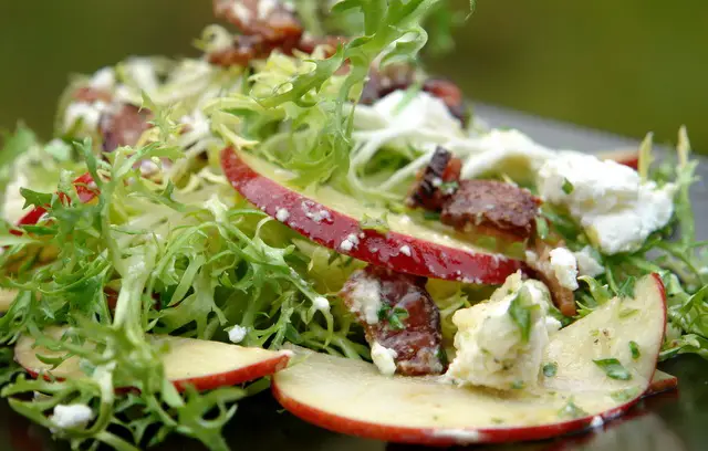 ensalada con tocino