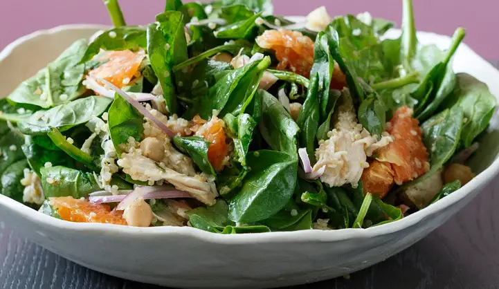 ensalada proteica con quinoa