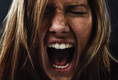 una mujer con personalidd irritable