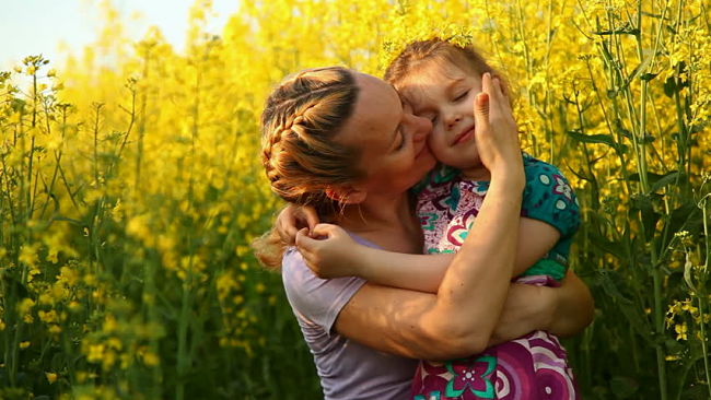 la influencia positiva de una madre sobre su hija