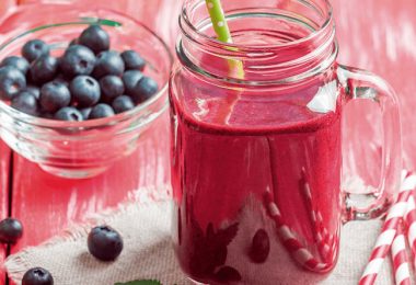 Prepara un delioso zumo de arándanos con cerezas