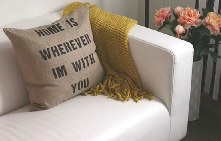 decorar tu casa con cojines con frases