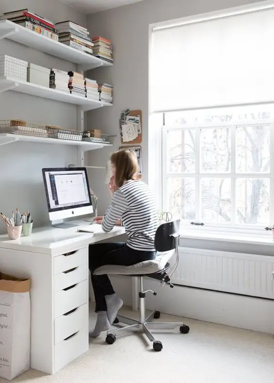 Cómo aprovechar la iluminación en la decoración de oficinas o estudios