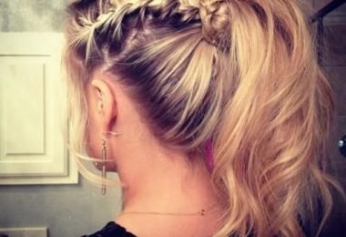 Una chica con un recogido con trenzas