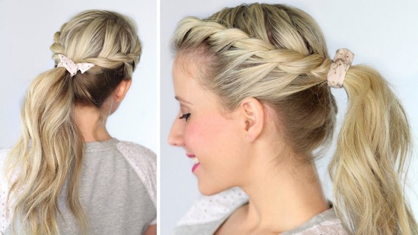 Una chica rubia con un peinado rápido usando trenzas