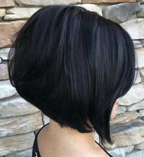 cortes de pelo para cabello grueso y abundante color negro y estilo bob