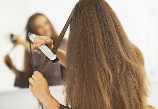 peinado en caliente maltrata el pelo haciendo lucir avejentado