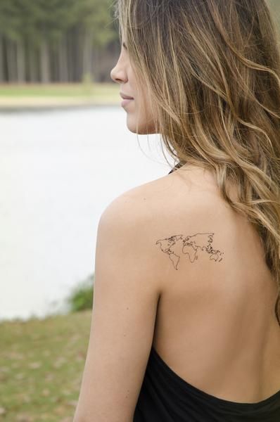 Um mapa tatuado nas costas