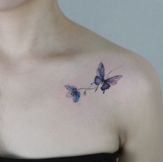 tatuaje de una mariposa emprendiendo el vuelo hacia la libertad