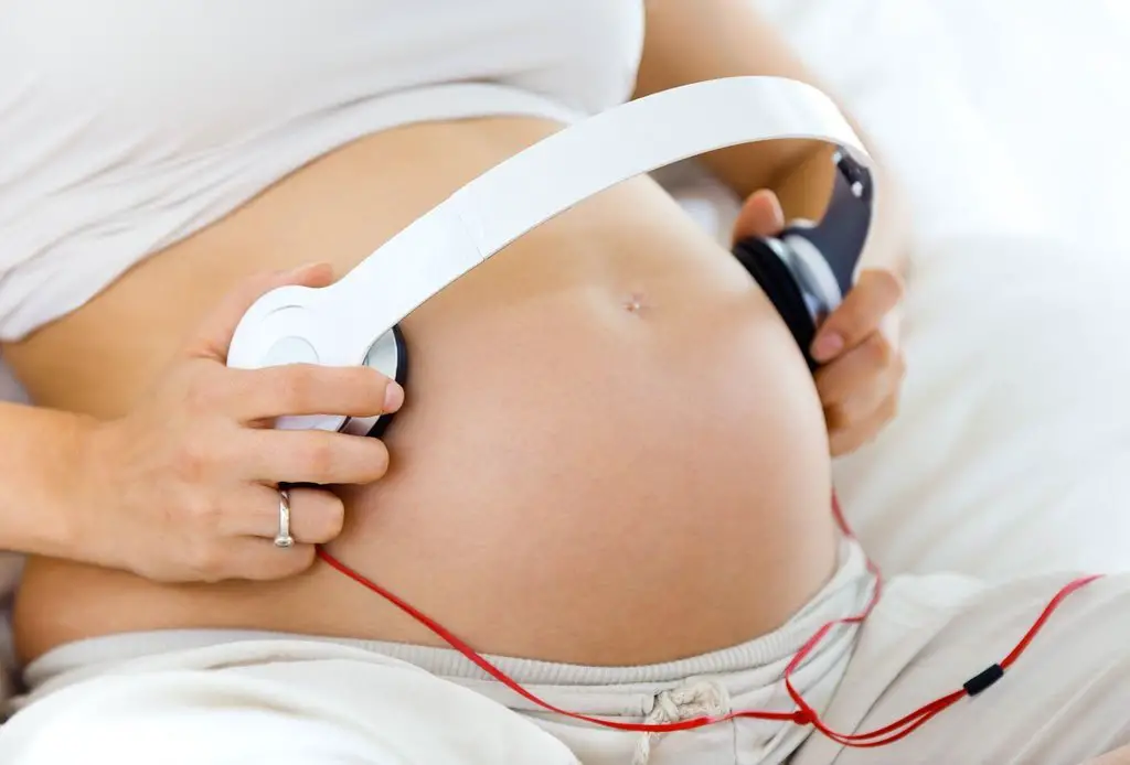 Beneficios de escuchar música durante el embarazo
