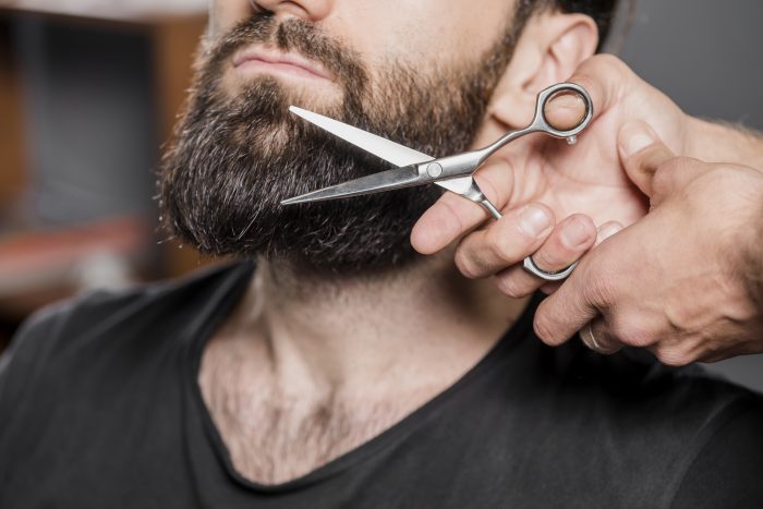 recortar barba con tijeras