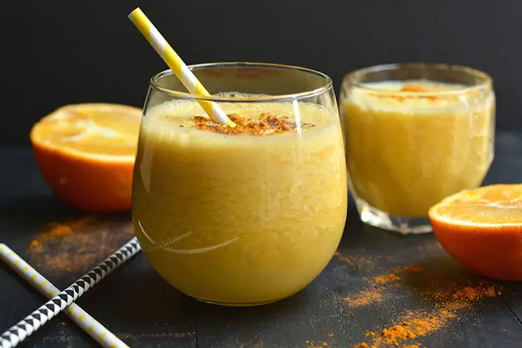 jugo de naranja con cúrcuma