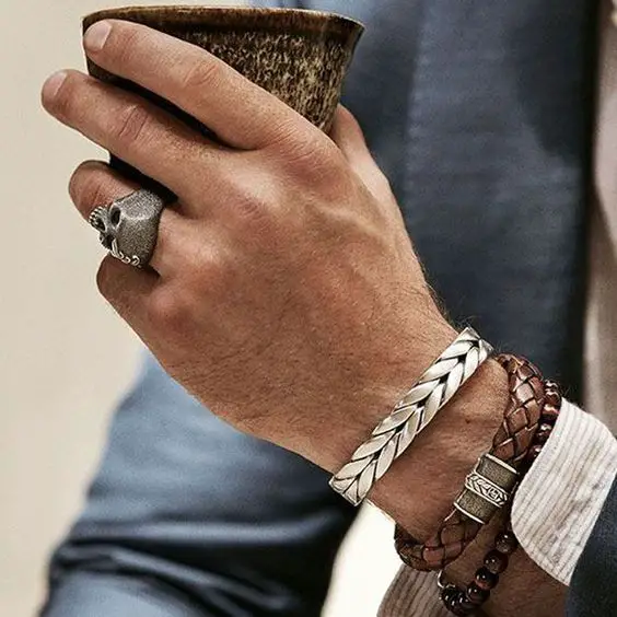 Las mejores pulseras y joyas para hombres