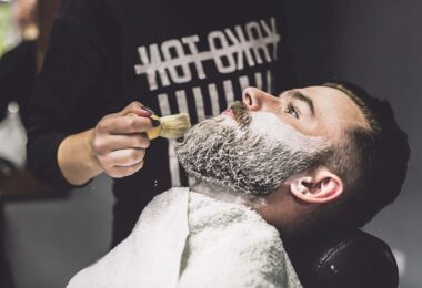 aplicar shampoo para barba y bigote