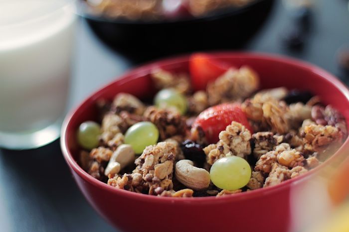 un plato con alimentos ricos en cobre