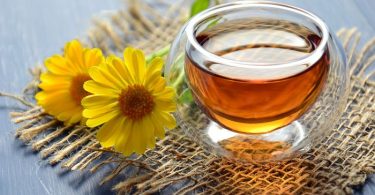 Té de calendula con flores secas