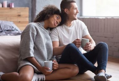 Pareja casada. Contraer matrimonio ayuda a la salud