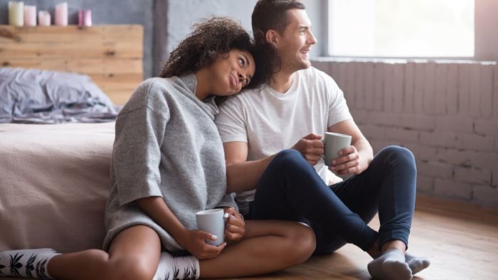 Pareja casada. Contraer matrimonio ayuda a la salud