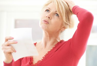 Mujer con problemas de ansiedad durante la menopausia