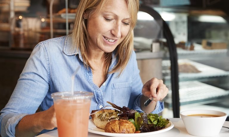 Alimentación recomendada para mujeres con osteoporosis