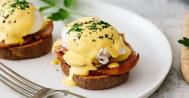 Deliciosa receta de huevos Benedict Keto