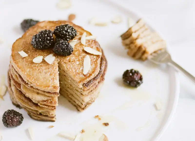 Pancake vegano o panqueques veganos para tener un desayuno saludable