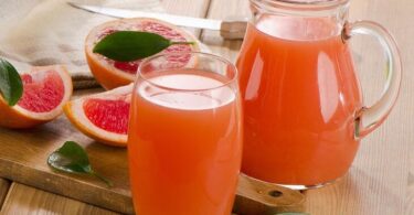 Conoce los beneficios del zumo de pomelo para bajar la grasa abdominal