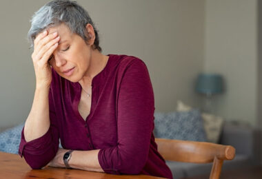 Hierba de San Juan para tratar síntomas de menopausia