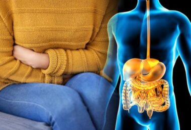 Mujer con cándida que está cuidando su salud
