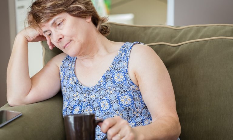 Mujer con problemas depresivos