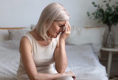 mujer con síntomas por exceso de vitamina D