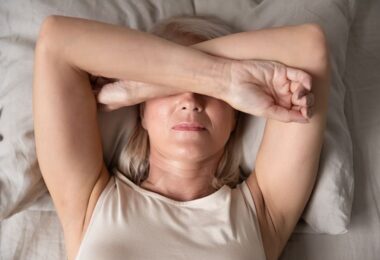 Mujer que padece inflamación crónica