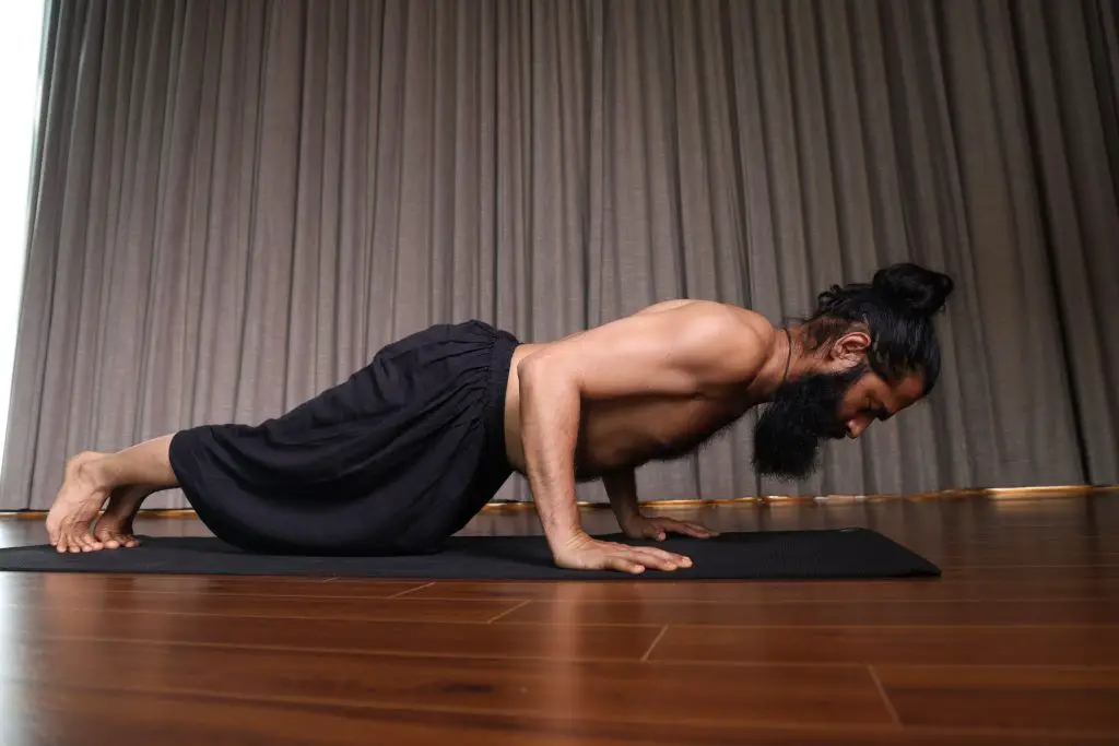 Chaturanga Dandasana para quemar la grasa abdominal