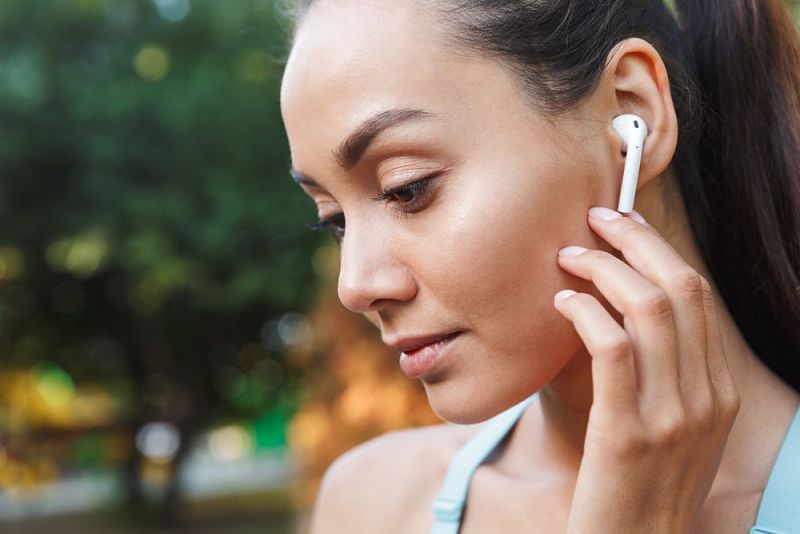 El mal uso de auriculares afecta la salud auditiva