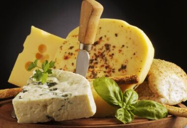 Beneficios de comer queso para mejorar el descanso
