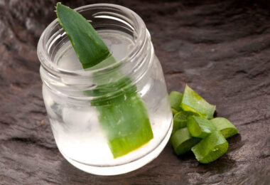 Gel de aloe vera relacionado con el tratamiento natural para la colitis ulcerosa