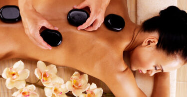 Piedras calientes y sus beneficios en el masaje terapéutico
