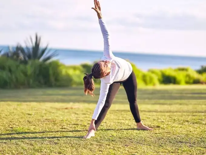 Triangle pose to eliminate love handles