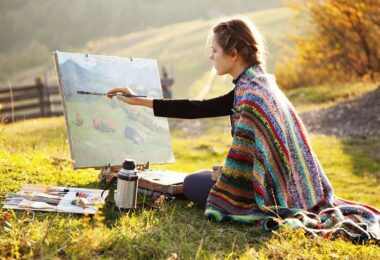 Mujer pintando un cuadro