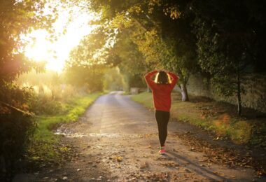 Mujer practicando runfulness para tener más creatividad e ideas