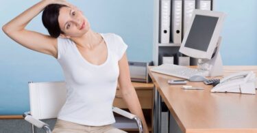 Ejercicios para fortalecer el cuello en la oficina