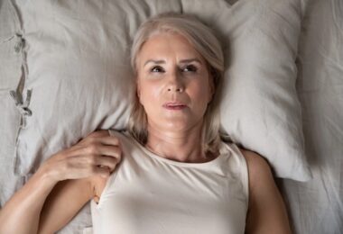 Mujer menopáusica con insomnio